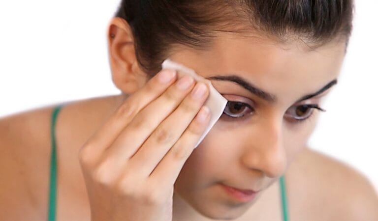 Makeup: Why It Should Come Off 7 Makeup: Why It Should Come Off